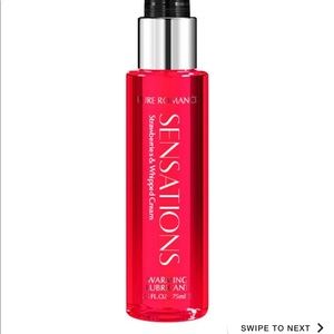 Sensations strawberries and whipped cream warming